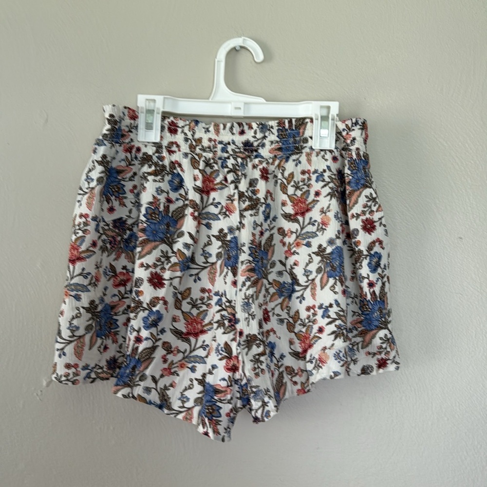 American Eagle Outfitters Floral High Waist Shorts - White, Blue, Red large - Picture 3 of 4